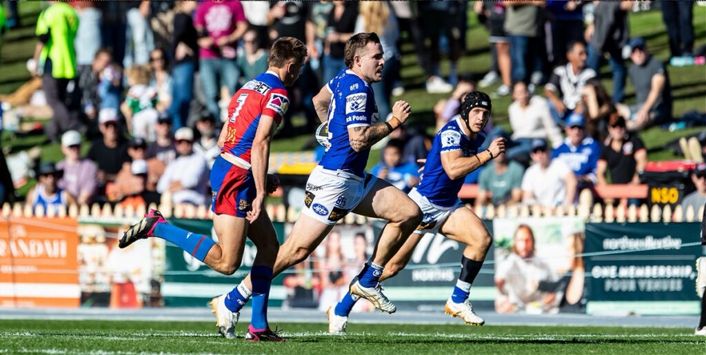 Newtown second-rower and team captain Billy Burns (in possession) was in top form as the Jets ran up a big win over the Newcastle Knights. Tom Rodwell (in the headgear) is in the background.
Photo: Mario Facchini, mafphotography
